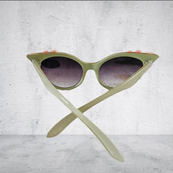NWT/ Lola Rose Embellished Green Sunglasses - Picture 6 of 6